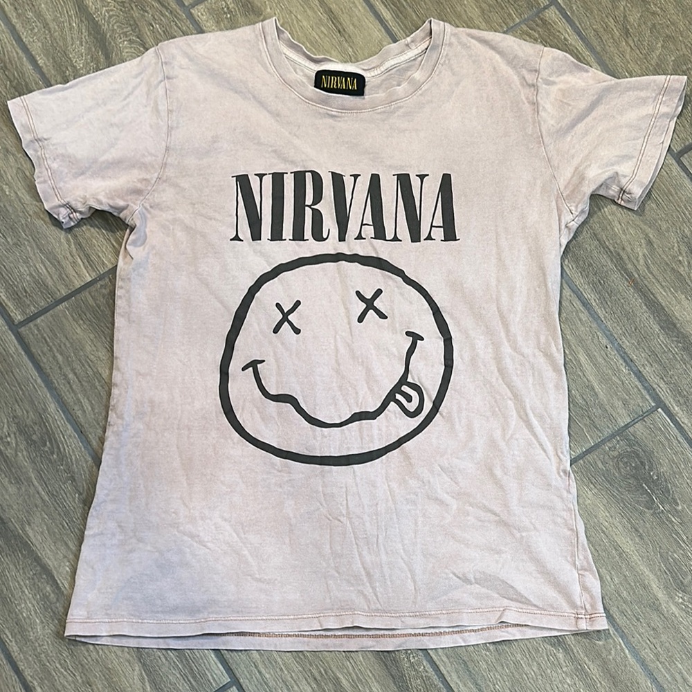 NIRVANA blush Short Sleeve Tee Iconic Band Design. Size small